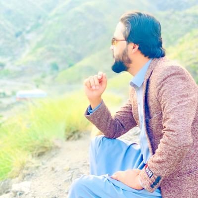 د هېڅ یوې بلې ژبې سره تعصب نه لرم، که زه
وغواړم پښتو وغږېږم،
پښتو ولیکم، او لولم دا زما حق دی.