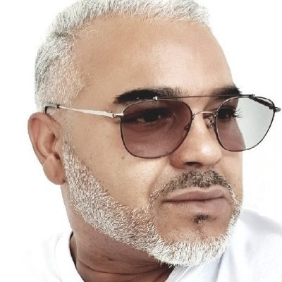 robertoturnerr's profile picture. 