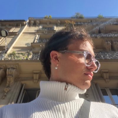 Journaliste passé par l'@IFPJournalisme @RadioFrance Parler ou se taire c'est prendre position. Je veux des réponses donc je fabrique des questions.