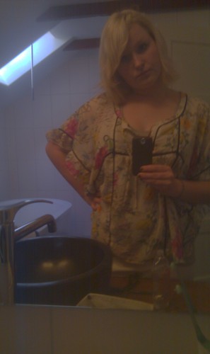 ik hou van al mijn toppers! ik hou van shoppen, kleren, make-up, afspreken en heel erg veel van muziek en kleren ontwerpen! :D xxxxx