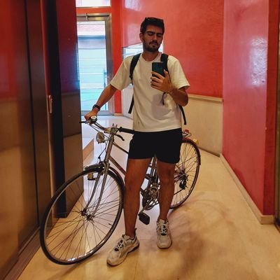 🍋🦕 Comunicación y Diseño. Pierdo el tiempo en google maps. Ni café ni cervecita, un agua bien fresquita. 🚲 🚎 🚅