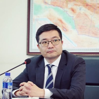 Сэтгэл гаргаж буй хэн нэгэн атга шороо өгсөн ч, уул мэт хариу барихыг хичээнэ. 🇲🇳 Хуульч📍 Эерэг бүхнийг дагана, түгээнэ🤠