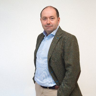 Periodista, escritor, consultor. Empresa informativa. Me interesan los grandes temas, que casi nunca son main stream. Evito el ruido informativo.
