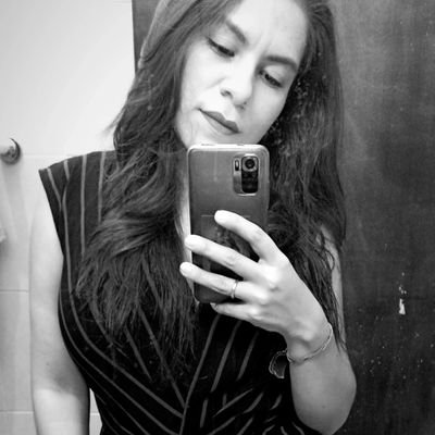 BlancaTelleez's profile picture. Juntemos pieles formando sombras. 95'