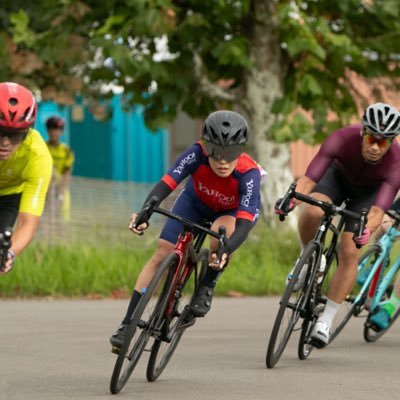 ほぼ自転車アカウントをつくったよ🚴♀️ フルマラソンやウルトラマラソンにハマっていたけど左膝半月板損傷のためランニングできなくなり 2023/05 真面目にロードバイクはじめる(いやグルメライド)🚴♀️ 2024/03レースデビューしたよ🚴♀️