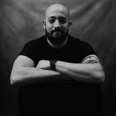 Realizador audiovisual. Baterista. A las 2 son las 3. Está to mu’ mal. Keep that torso greco.