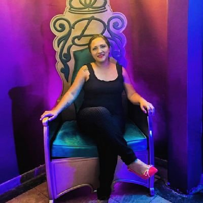 buena onda, madre, hija, amiga, leal, confiable, amorosa, entregada al 1000 % casada con hijos...si me sigues te sigo si no pues no