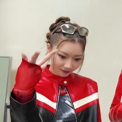 hyemhembot's profile picture. 05 兵庫 ≠ME @tomita_nanaka / IS:SUE 坂口梨乃