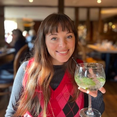 histrioniccrys's profile picture. can you believe we don’t have a jacuzzi