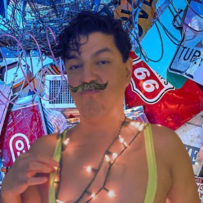 Si lees esto te mando un beso
Twitch: https://t.co/rhWbYSYgka
Contacto: apuleyo.polol@gmail.com