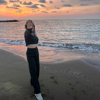 MutluMusun77's profile picture. Hayat mutsuz olmak için çok kısa çok 😇🧚🏼‍♀️