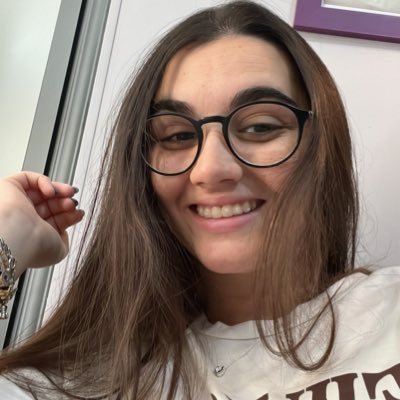 ✨ Novo Twitter ✨
Instagram- @mariianaaa20 // 💛