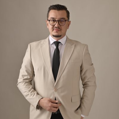 alexplic's profile picture. Dr. ✉️ 👨🏼‍⚕️🦷 #Nephophile 🌥 #Ceraunophile 🌩️ ⛈️ ⚡ #StormChaser 🌪️