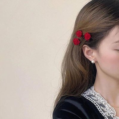 hooma30's profile picture. فقيرة حظ وممتلئه آمال وأحلام ، غنية نفس ودآخلي شي مكسور..!