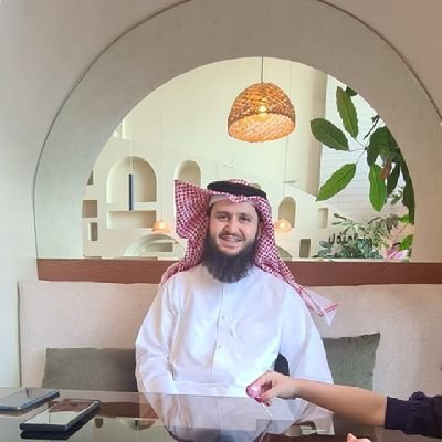 العلمُ أطيبُ لذائذِ الدنيا ، وأجلُّ قُرَب الآخرة