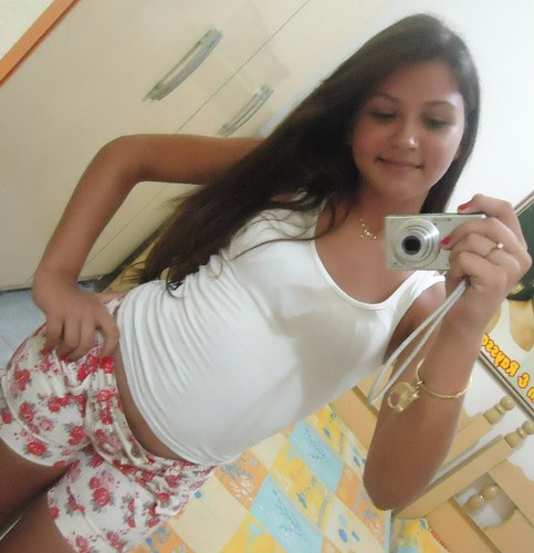 Solteeira - Flamengista - Futura estudante de Enfermagem - Aquariana;*  Personalidade completamente diferente da sua ;D Mais informações? Sigua e veja!