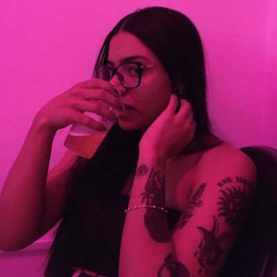 holixett's profile picture. num me dirige a palavra faz favor