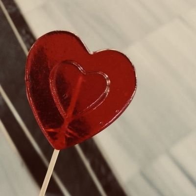 urcoeuruby's profile picture. A storyteller who writes when the muse calls | 🍠-nim gonna updates slowly