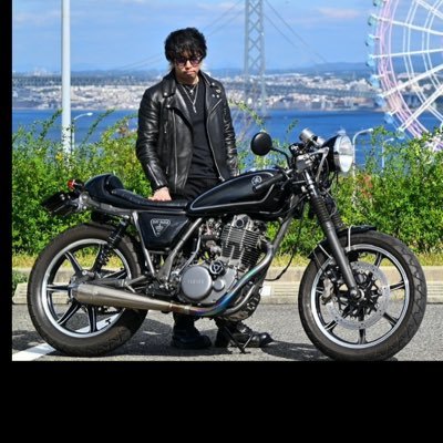 SR400 京都のクロヒョウ(黒豹)SRに跨りし者。✨ライダースを着て愛車と自撮りしたり、SRと共に様々なことを楽しんでる🎶座右の銘は いつでも今が全盛期🤟