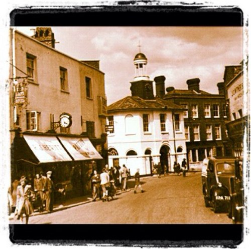 Life in the town of the most estate agents & opticians per sq. metre. Add to that nail bars and pizza/pasta restaurants. Charity shops anyone?