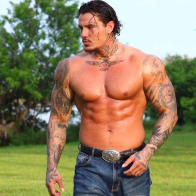 18+‼️ 6’7 240lb 🥊+Adult Film⭐️ See why I’m top 2%👉 Top 2.7% https://t.co/kywkEiQa6h Pro bookings: Kellenrogers@outlook.com