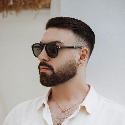 rezadorostkar01's profile picture. قهرمان خودت باش ...