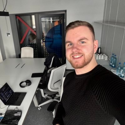 📍Berlin | 🎮 @404_multigaming e.V. | 💼 @HalfCross & @forty_four | 🏍️ Yamaha 💙 | 🪂 Skydiving