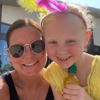 leannemason911's profile picture. 