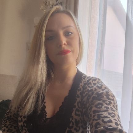 EdwigeKNL74's profile picture. 