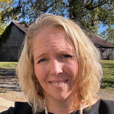 MrsBatesKing's profile picture. Mom, wife, Yogi, runner, thinker. Teacher of History and Psychology. I love the humanities and want the same for my students, whom I also love.