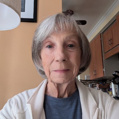 lynnemcanulty1's profile picture. 