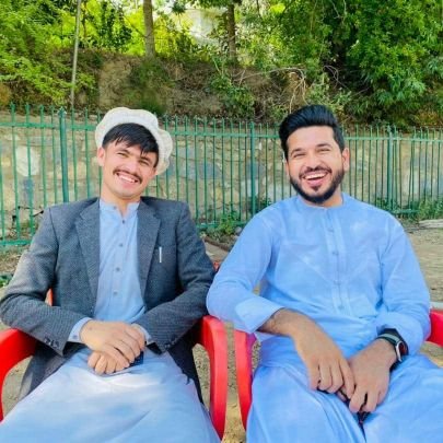 له هغى دښمنه مه ډاريږه چى په تا حمله کوى ،له هغى مـکــار ملـګـرى وويريږه چى تا په غـیـږه کـى نيـسى .