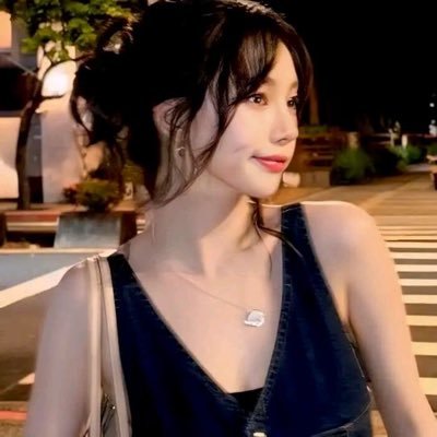 kvarinayo's profile picture. Could be queen in colossal monarchy, she walks on zephyr aerial in earply morning grant a Hollo for sunrise skyline since become ae's perennial captain, Karina.