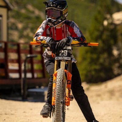 15 year old downhill mountain bike racer out of Hurricane, UT. I ride for the Outlaw MTB Team.