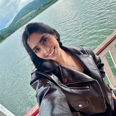 valeriaronava's profile picture. 
