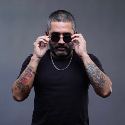 ganador del Golden Globe a mejor especial de comedia. Contratos: 3114852724