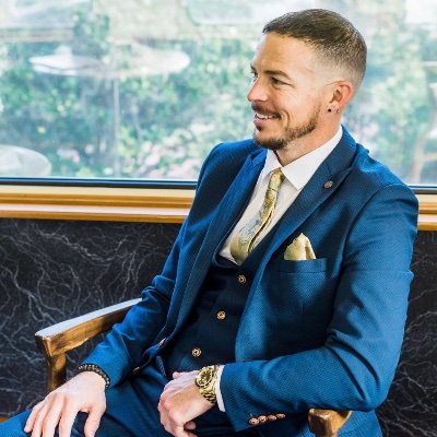 Motivational Speaker. Former professional athlete. Recovering alcoholic. Storyteller. Raw & brutally honest! BOOK NOW 👇