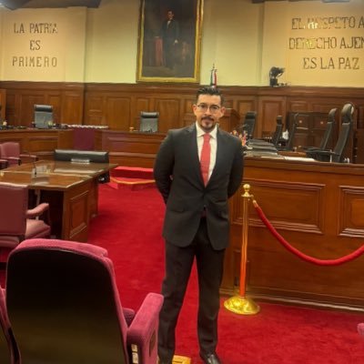 Magistrado en retiro. Maestro en derecho. Defensor de los derechos humanos. Abogado. Consultoría jurídica.