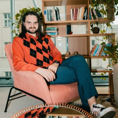 CEO Simetrio⚡Rocks
Can we make homeownership and dream jobs accessible to all? 👁️
What if we can connect people, ideas and resources to transform lives? 🌍