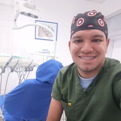 Dextist's profile picture. Odontólogo. 25.🤟🏼
Meet me at Midnight