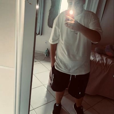 LUZ NA ESCURIDÃO ☄️