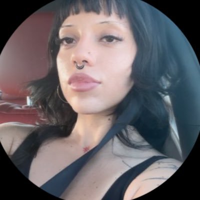 valensua724's profile picture. fuck everyone