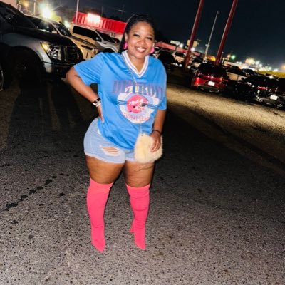 hey im jus ordinary girl wit goals & dreams makin it in this crazy world!!! .