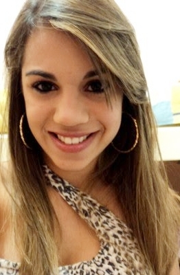 Não procuro ser a melhor, mas sim a mais simples. Porque até a maior árvore da floresta, começa do chão.
