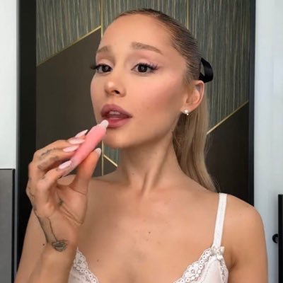 ybuteras's profile picture. "i love u, ok?" ✧･ﾟ: *✧