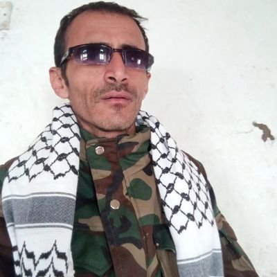 مجاهد مع الله وفي سبيل الله وتحت رايه ابن البدر سيدي عبد الملك بدر الدين الحوثي رضوان الله عليه