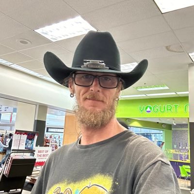 DanielDowd43295's profile picture. please do not come here pushing me to do onlyfans. you will be blocked. I am not here to buy content at all