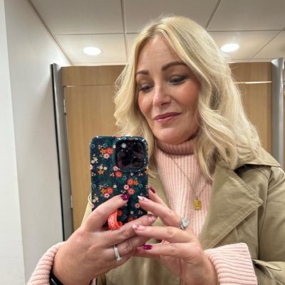 Sugarmom632822's profile picture. HMU if $600 weekly is not too small for you and your  bank or credit cards down