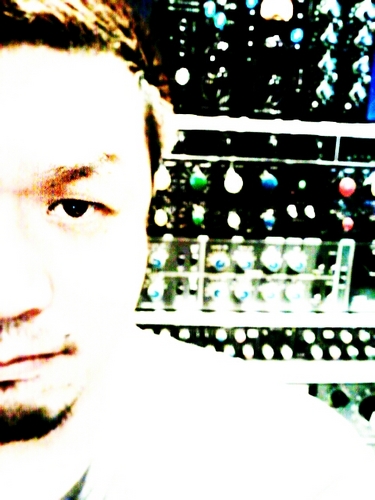 Rec and Mix Engineer. Sound Master Recording Engineer School(LA) ～中略～ BUNGEE STUDIO(Tokyo)〜
FREEDOM STUDIO INFINITY(Tokyo)