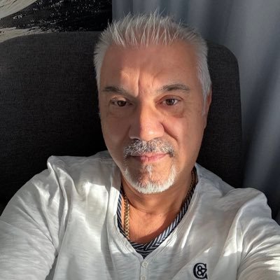 Deniz, Ailem, Köpeğim, Dostlarım. Atatürk ün gösterdiği yoldan yürüyen.
